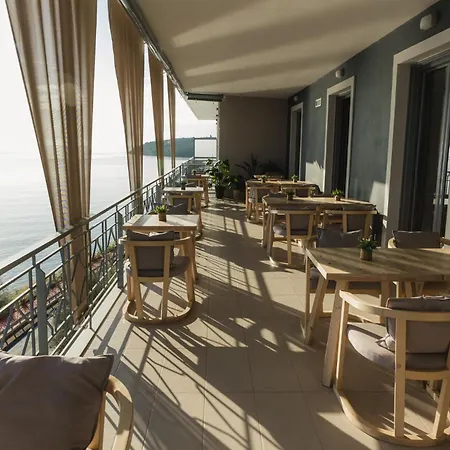 Infinity Гитион